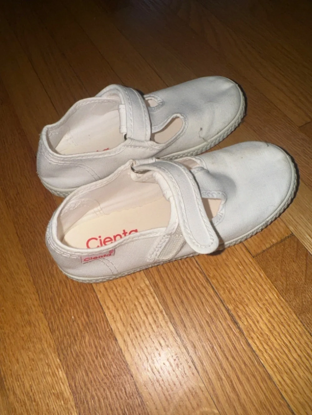 Cienta Kids Shoes 50000 in white- size kids 29 (US 11)